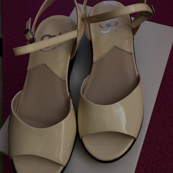 Shoes - Picture 2 of 4